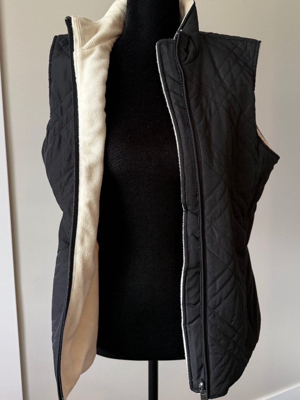 IZOD Reversible Quilted Fleece Vest Black Ivory Women’s Medium